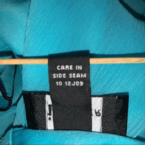 IZ Byer Women Ruffles Blouse Sleeveless Hidden Side Zipper Full Lining S… - Picture 11 of 12